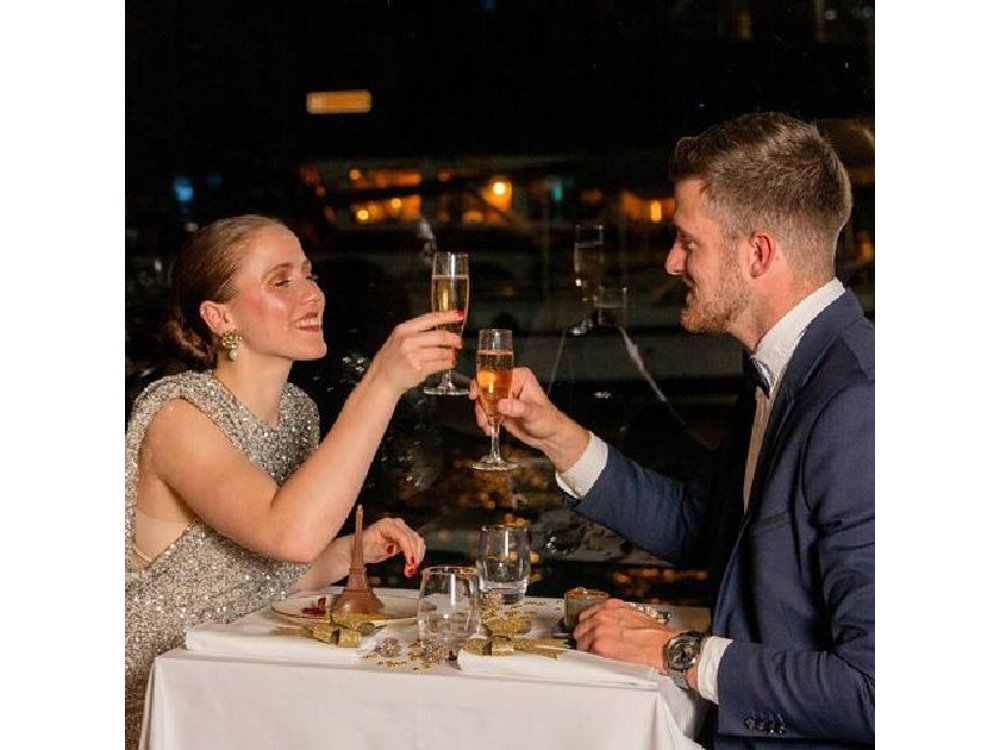 Paris 3-Courses Gourmet Dinner Seine River Cruise with Champagne