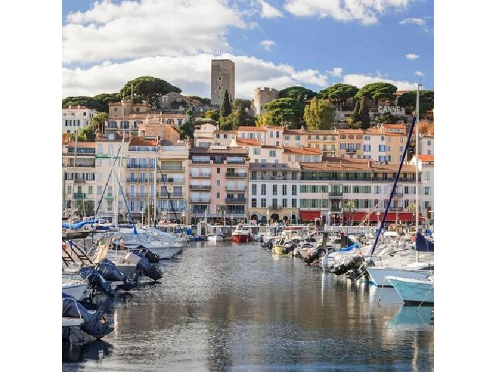 Saint Paul de Vence, Antibes, Cannes tour in a Renault E-Tech