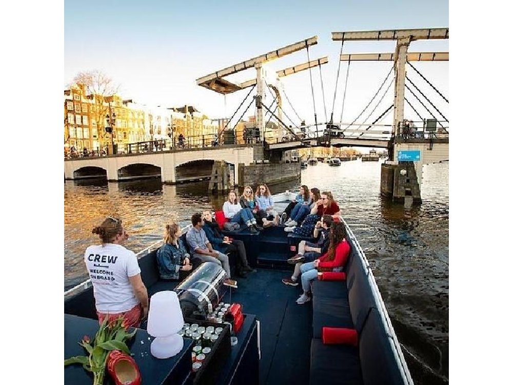 Amsterdam Sunset Canal Cruise with Live Guide and Open Bar
