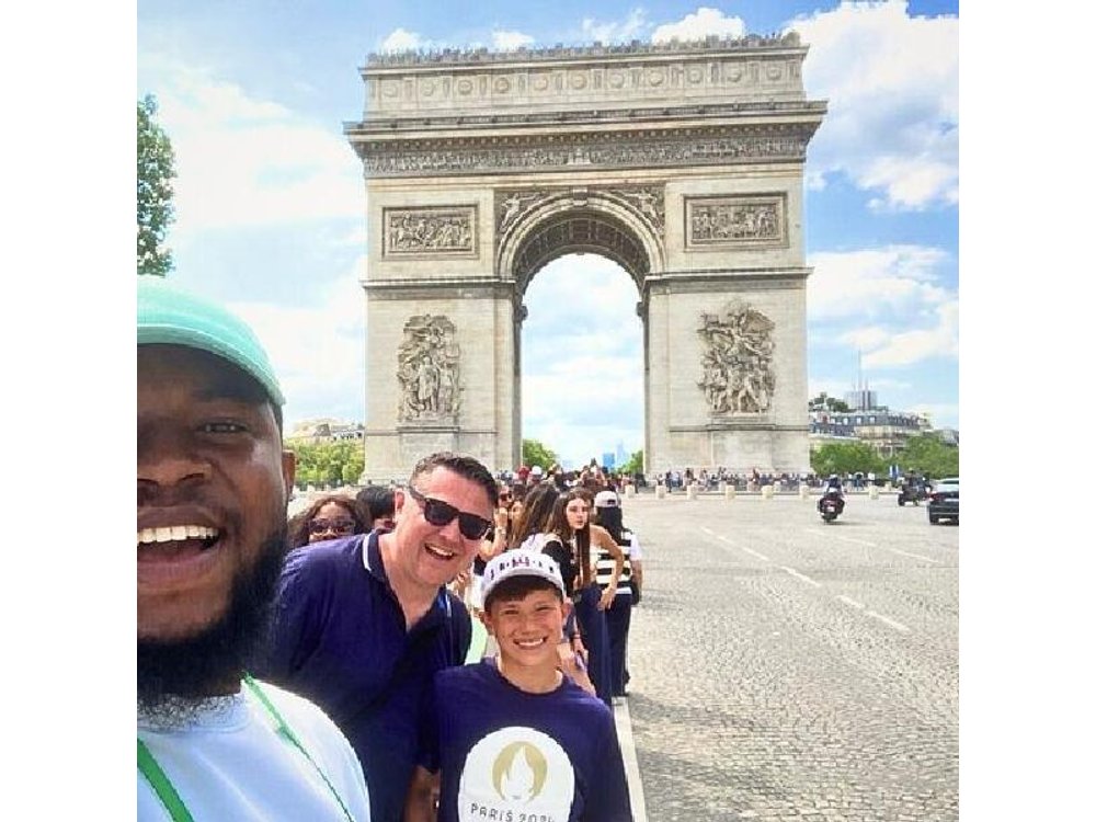 Private Tour of Paris Arc de Triomphe, Champs-Élysées, & Macarons