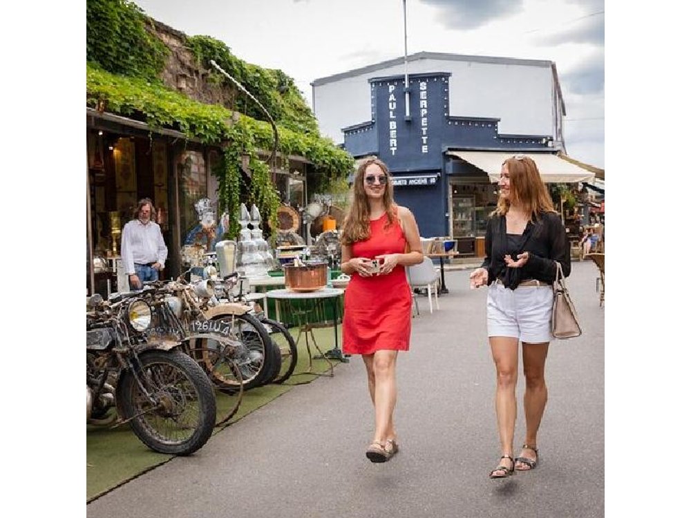 Flea Market Secrets near Montmartre: A Paris Hunt for Treasures