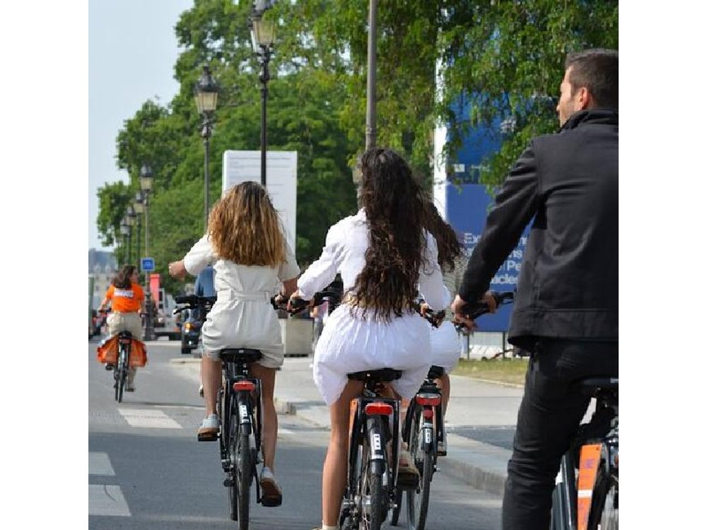 Paris: City Highlights Bike Tour