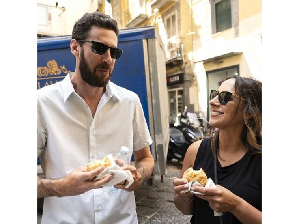 Street food in Naples with 6 Stops and Limoncello