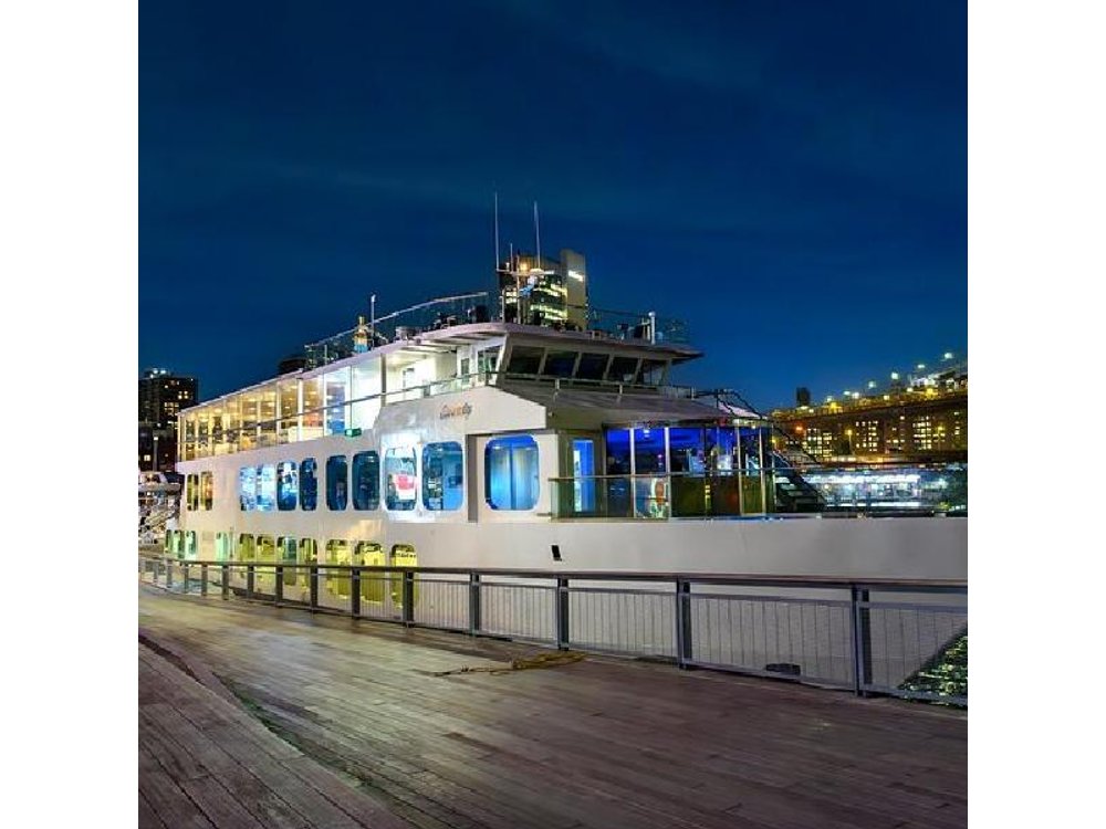 New York City Dinner Cruise on Luxury Yacht with Live Music