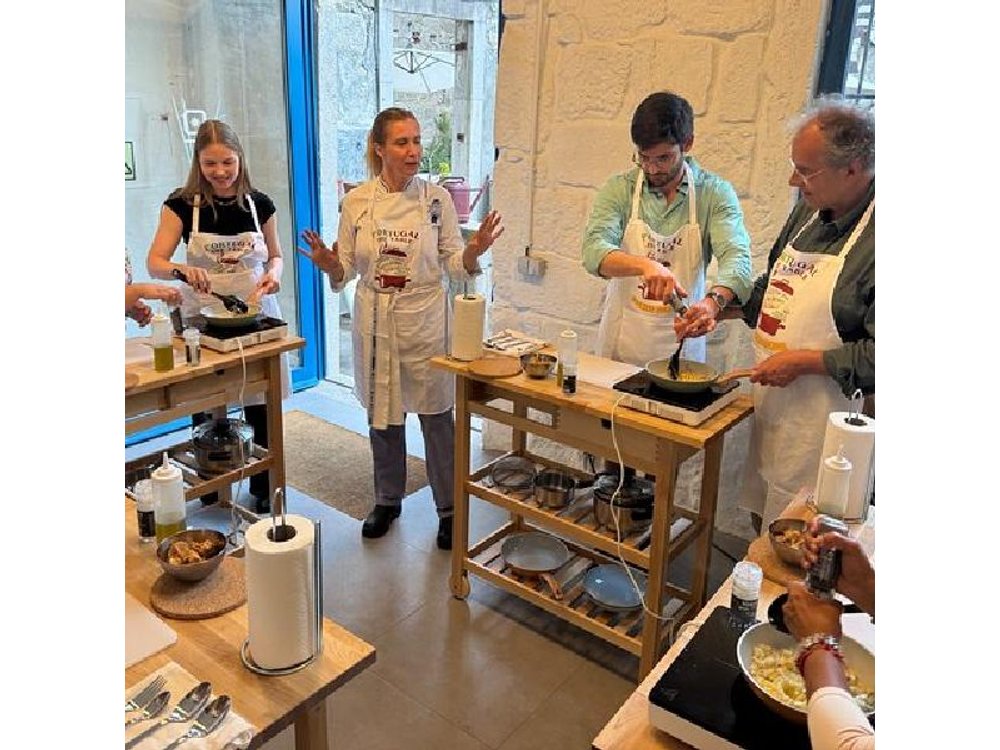 Porto Hands On Cooking Class-3 course-wine included-trained chef
