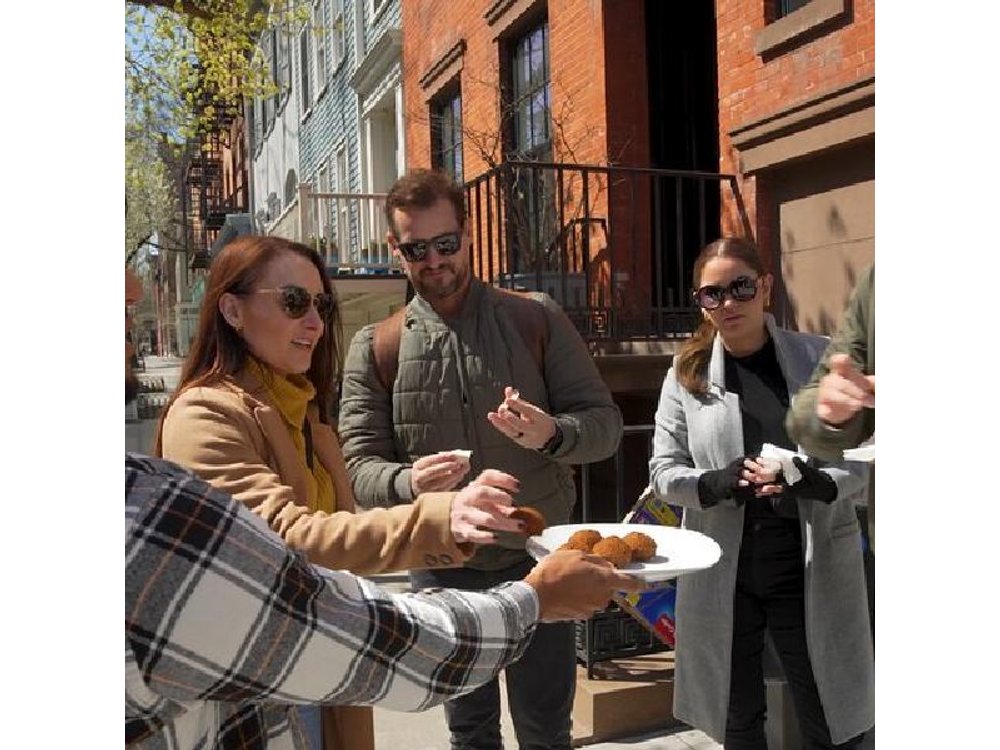 Best of New York Food Tour: 5 dishes plus famous sightseeing!
