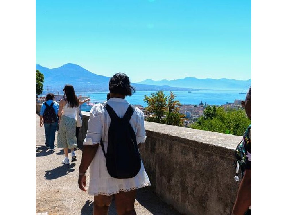 Naples Panoramic Walking Tour: From the Hills to the Center