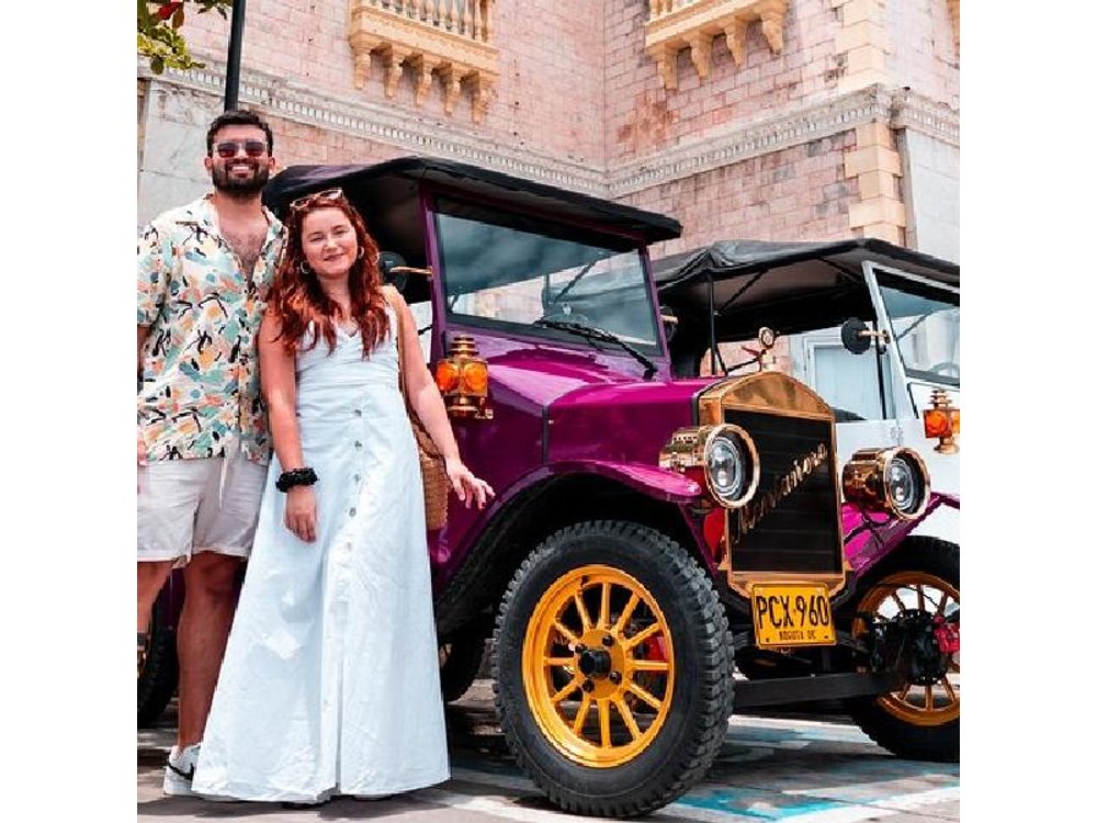 Cartagena Private Classic Car Tour Up to 5+ Bilingual Guide