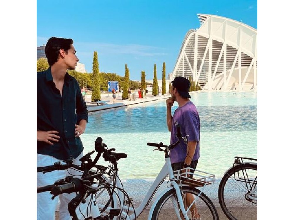 Valencia: Historic Center and City of Arts Guided Bike Tour