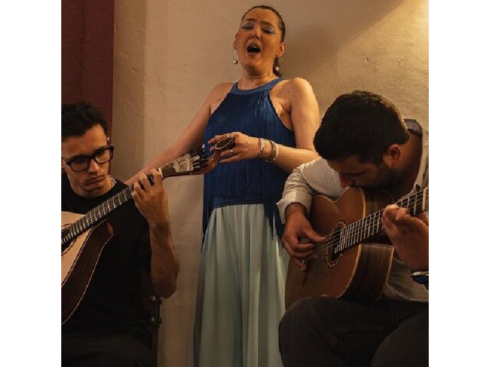 Lisbon: Dinner with Rising Stars of Fado at Canto do Poeta