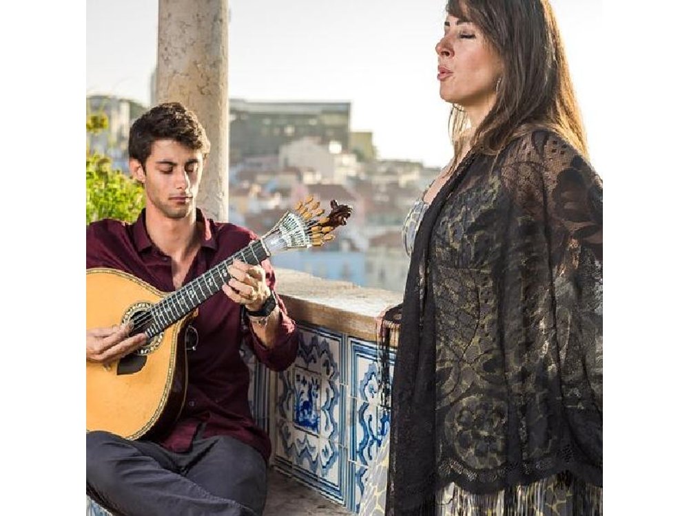 Lisbon Small-Group Tour: Fado Show and Dinner with Pick-up