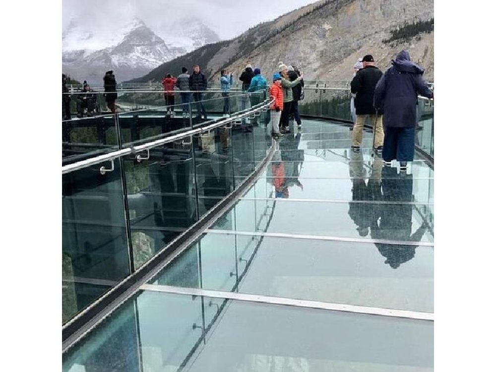 Calgary: Columbia Icefield, Skywalk, Crowfoot Glacier and Lakes