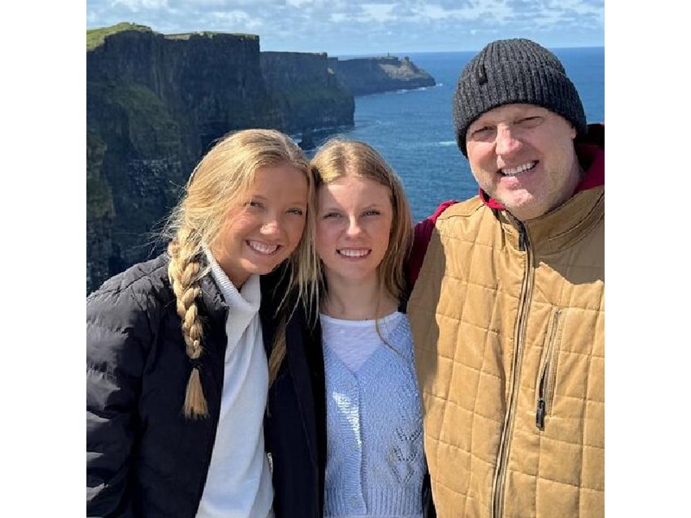 Cliffs of Moher & Bunratty Castle Private Day Tour from Cork