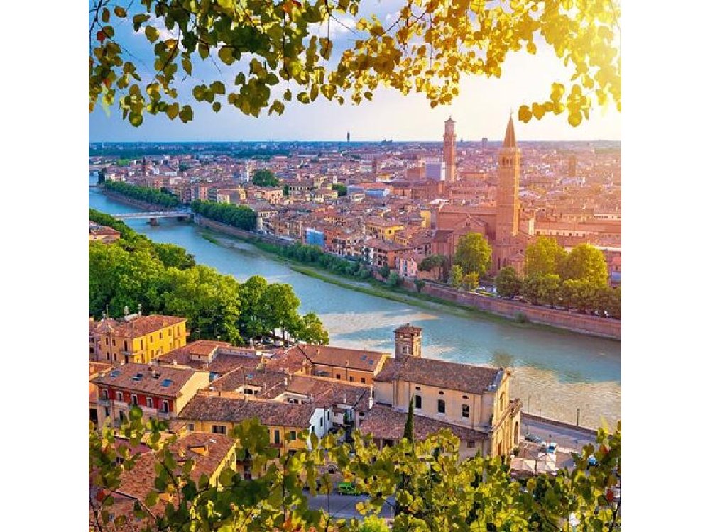 Verona: Tour with Arena, Cable Car and Optional Juliet Tickets