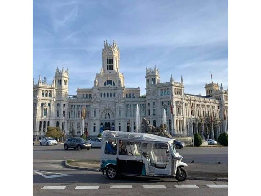 Welcoming Tuk Tuk Tour of Madrid For up to 6 People