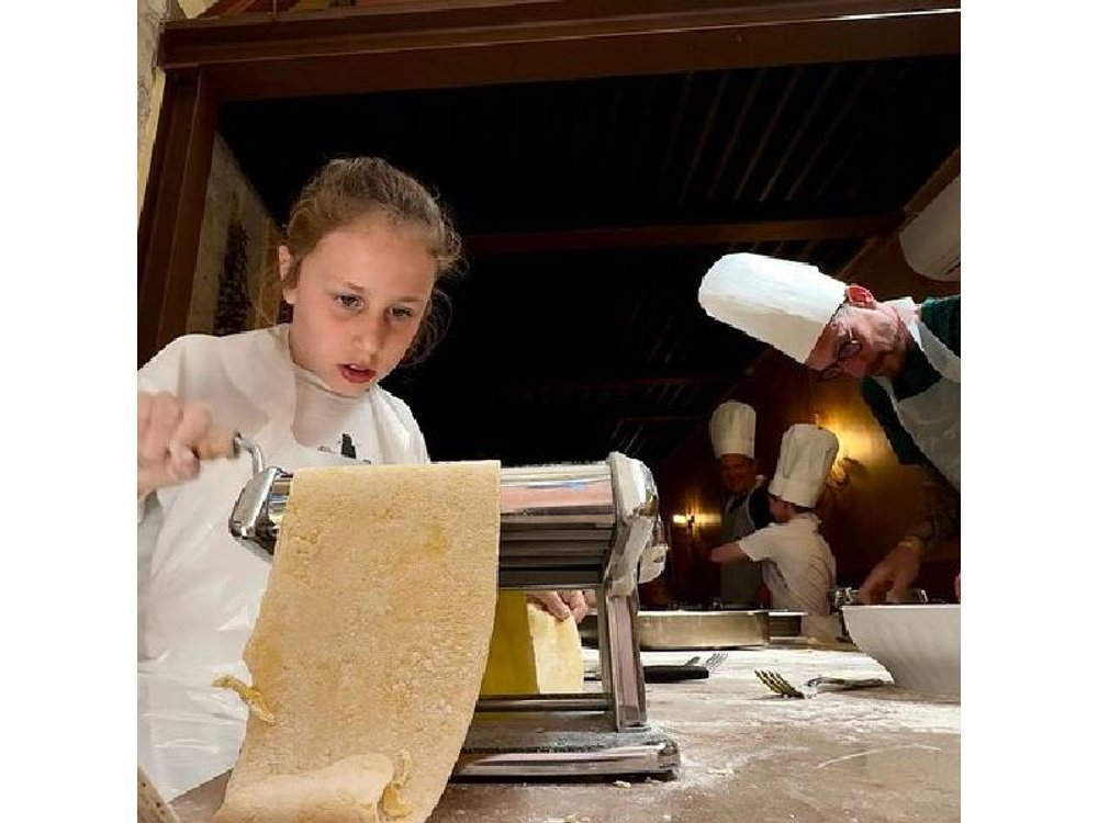 Rome Pasta and Tiramisu Class: Ravioli, Fettuccine & Fine Wine 5*