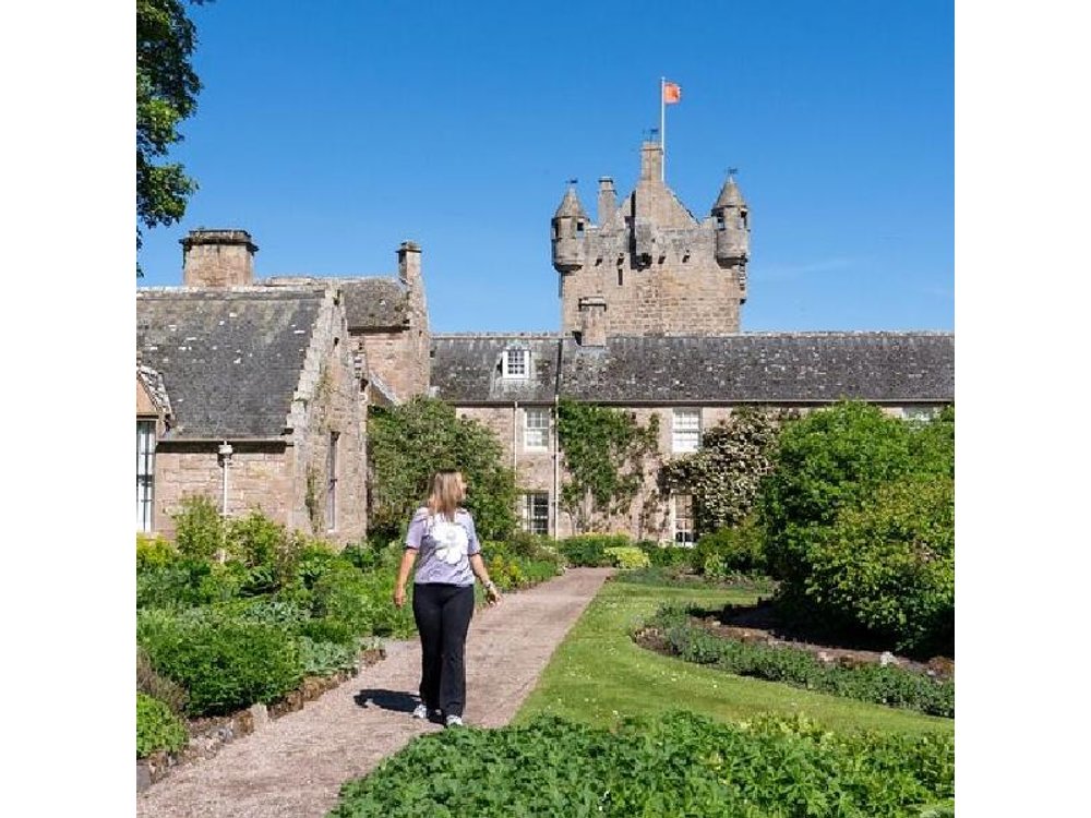 From Inverness: Cawdor Castle, Cairngorms and Highland Coos