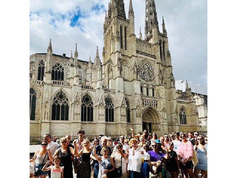 Best : Bordeaux walking tour in Eng + Glass of Wine (Tip based)