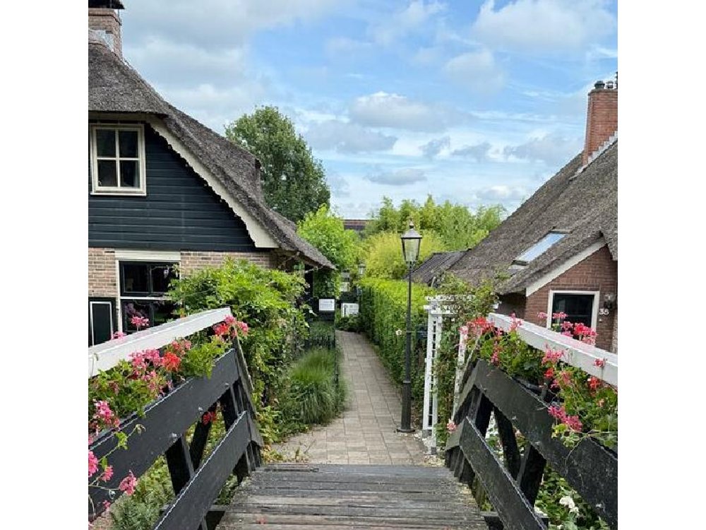 Giethoorn Small-Group Tour from Amsterdam (Max. 8 People)