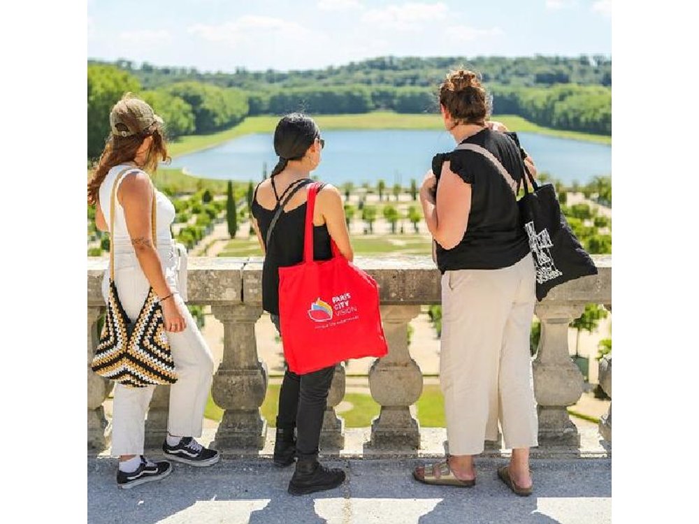 Giverny & Versailles Audio Guided Day Trip with Lunch from Paris