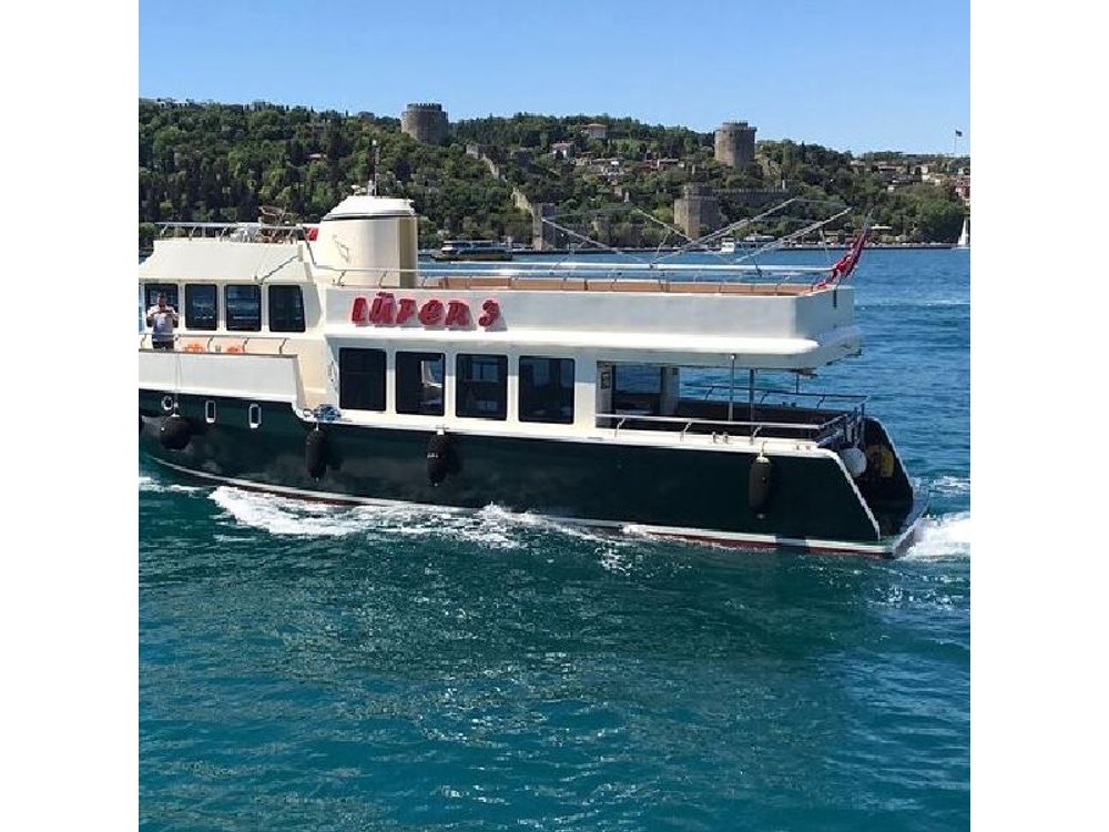 İstanbul Bosphorus Small Group Daytime, Sunset and Night Cruise