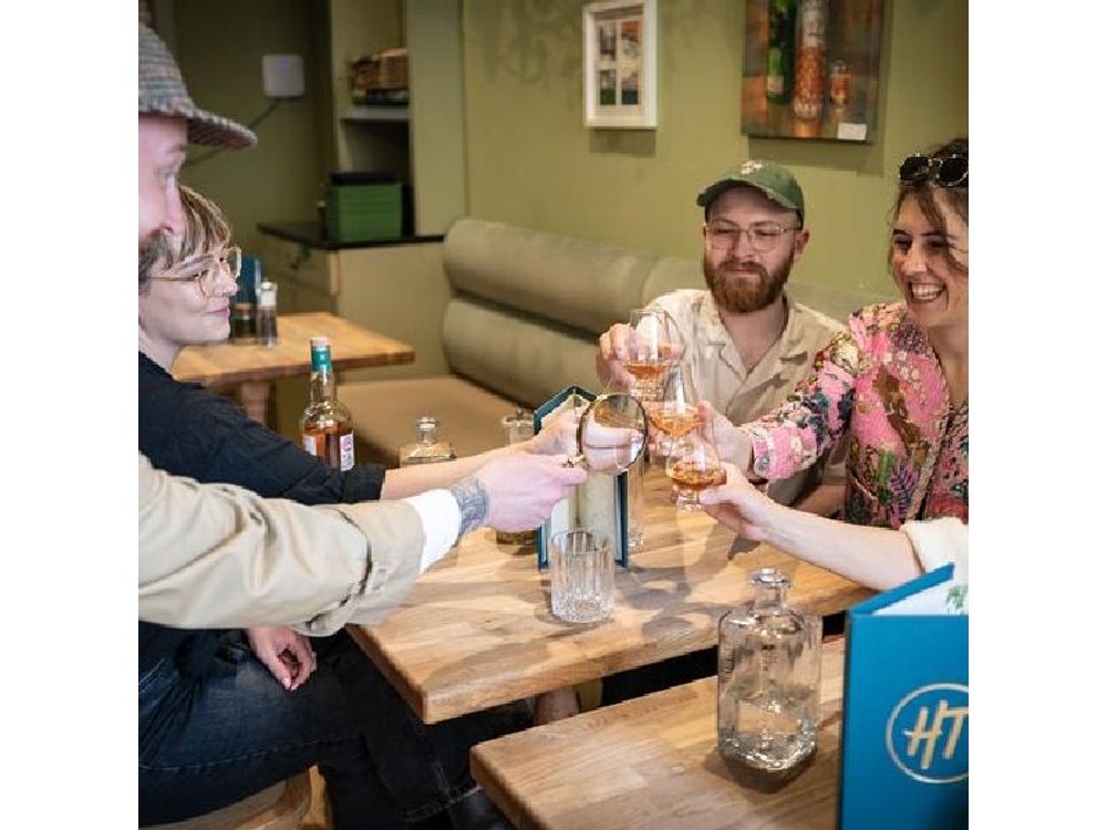 Edinburgh Historical Gems Tour with Whisky & Local Flavours