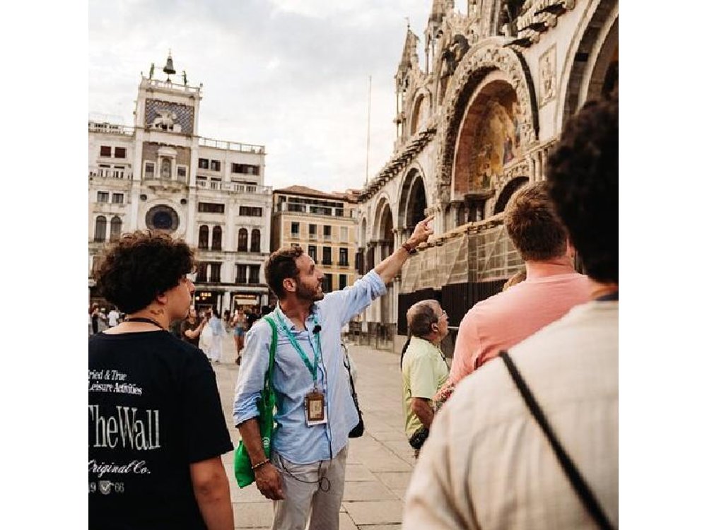 Private Welcome to Venice Tour with St. Mark's & Gondola