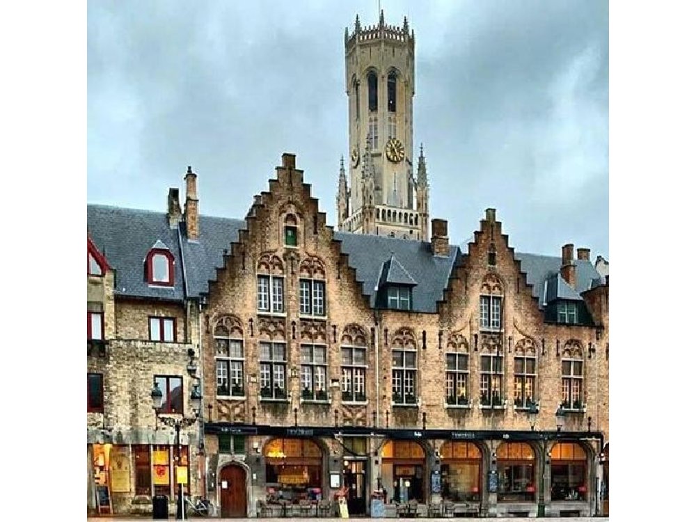 Authentic and Complete Bruges, with Local Guide and Chocolate