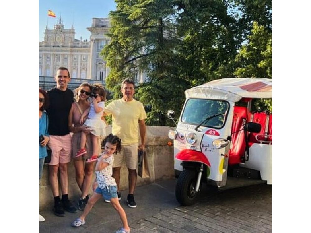 Private 1H Eco Tuk Tour in Madrid – Exclusive & Fun Experience