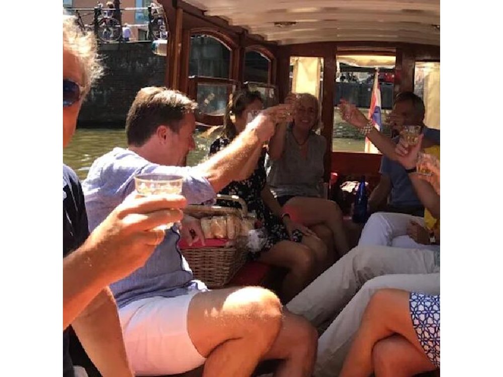 Amsterdam Highlights Canal Cruise with a Drink