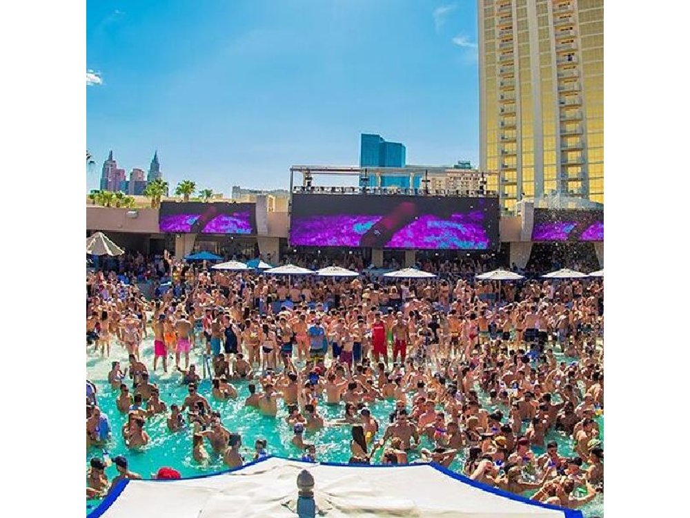Las Vegas Pool Crawl with Party Bus & Free Drinks