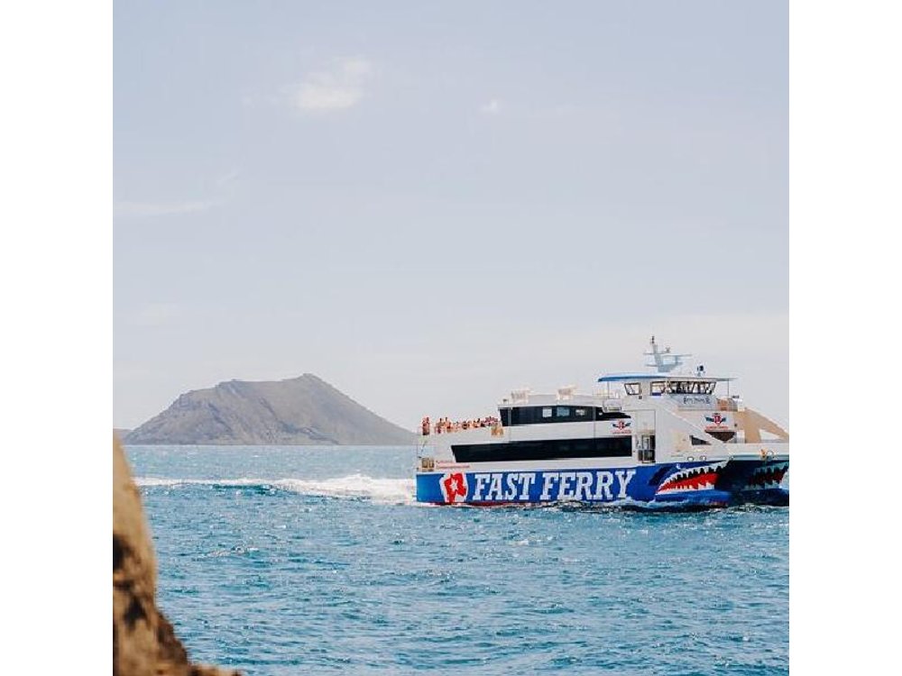 Lanzarote:Ferry ticket to Fuerteventura with free wifi