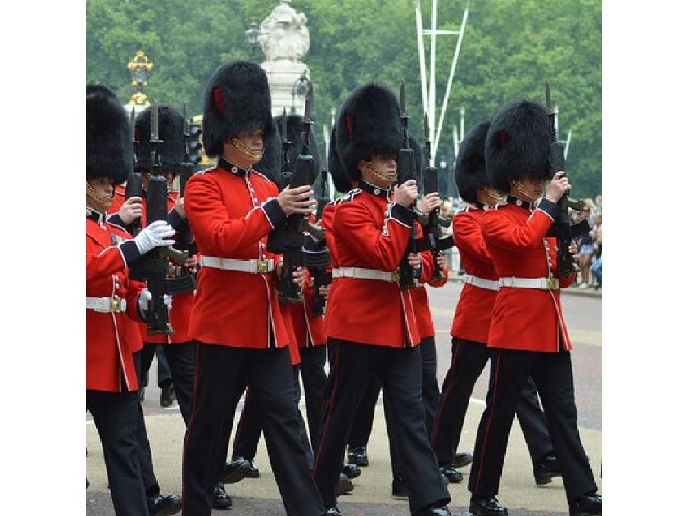Changing of the Guard Walking Tour in London