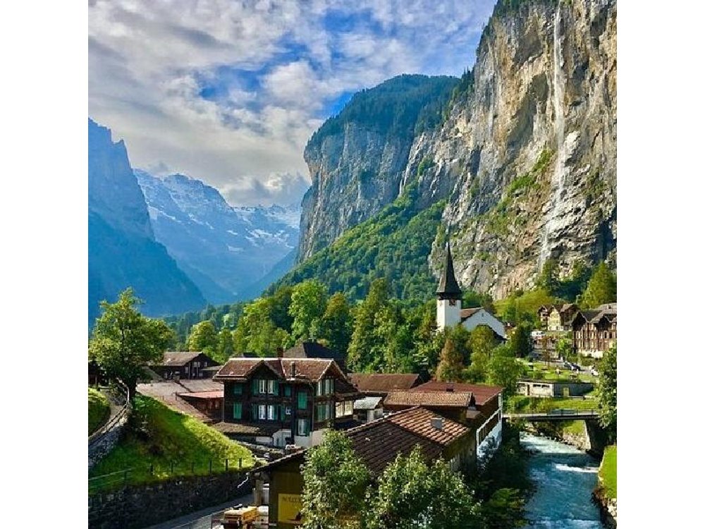 From Zurich: Beatus Caves, Grindelwald, Lauterbrunnen Small Group
