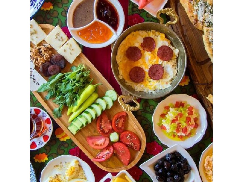 Istanbul Street Food Tour: Private Taste of Two Continents