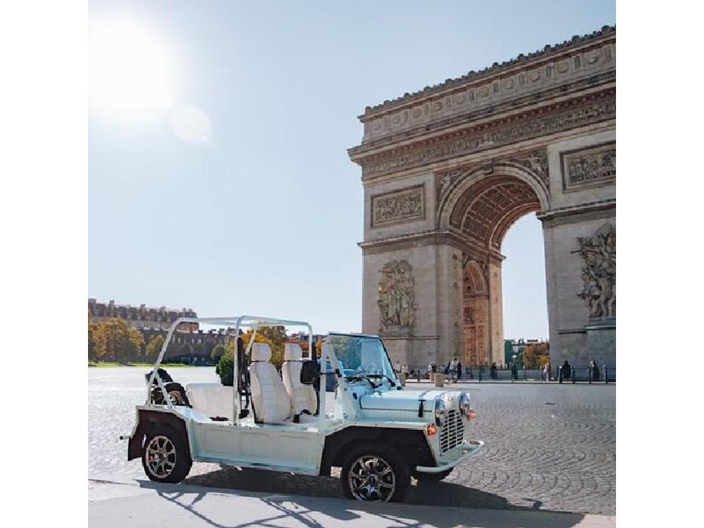 Private 4 - Hour Paris Highlights Tour by Golf Cart Mini Moke