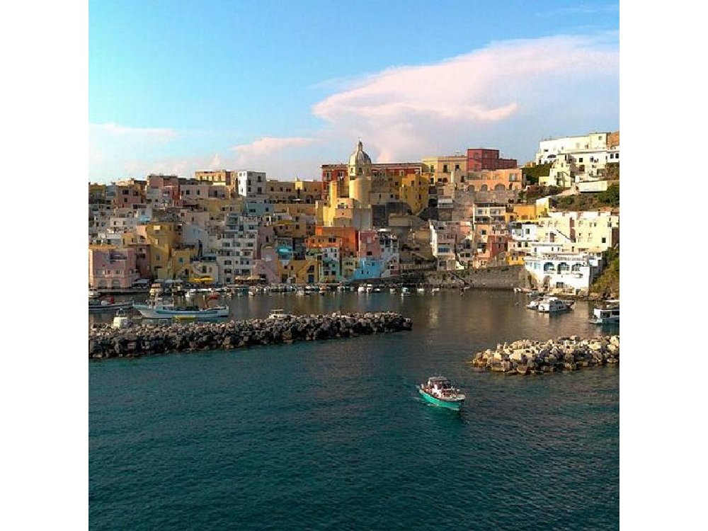 Full-Day Boat Tour to Ischia and Procida from Naples