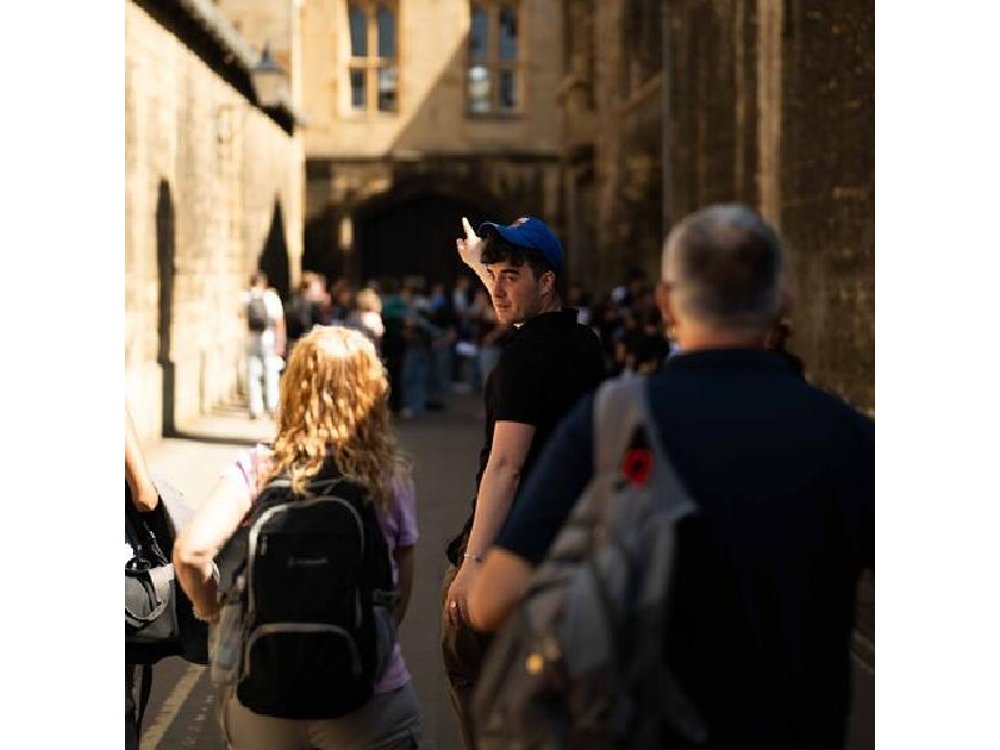 Oxford University Tour by Alumni™ & Punt + optional New College