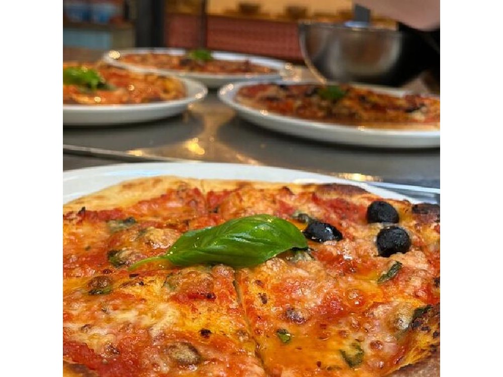 2 Hour Florence Pizza and Gelato Small Group Guided Cooking Class