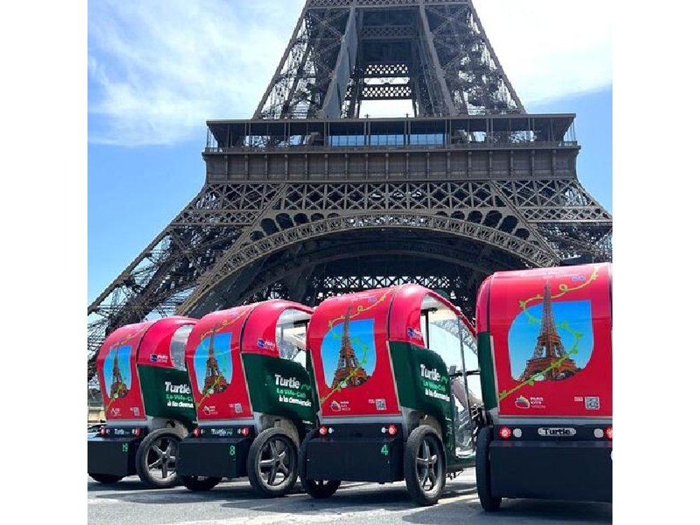 Paris Private Sightseeing Guided Tour by Electric Rickshaw