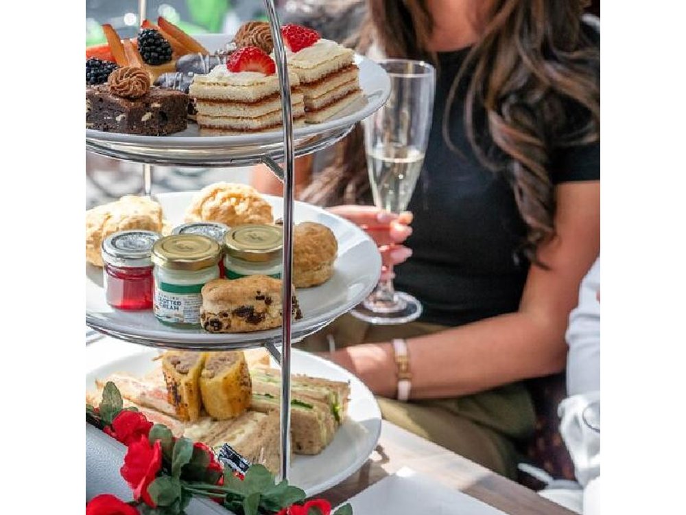 London: Afternoon Tea Bus Tour with Prosecco & London Eye Option