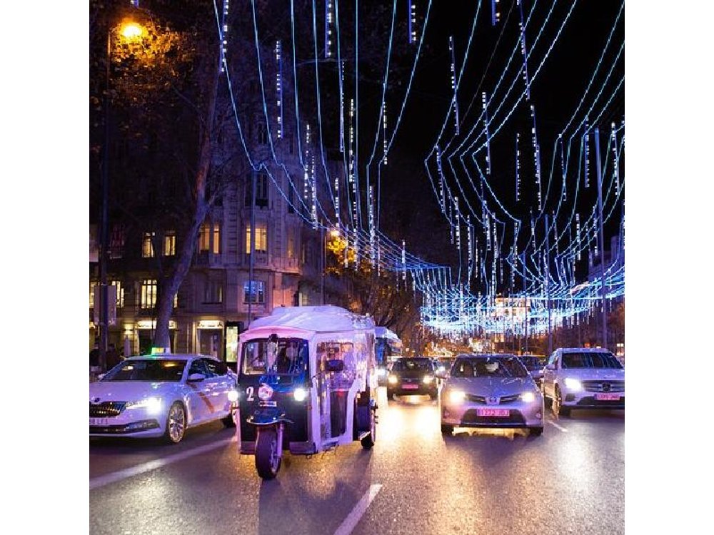 Madrid Christmas Lights Tour in Eco Tuk Tuk Private