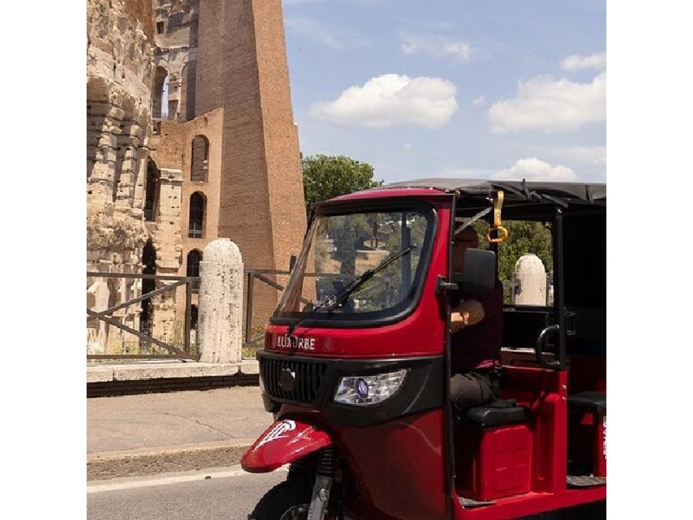 E-Tuk Tour Express Highlights of Rome
