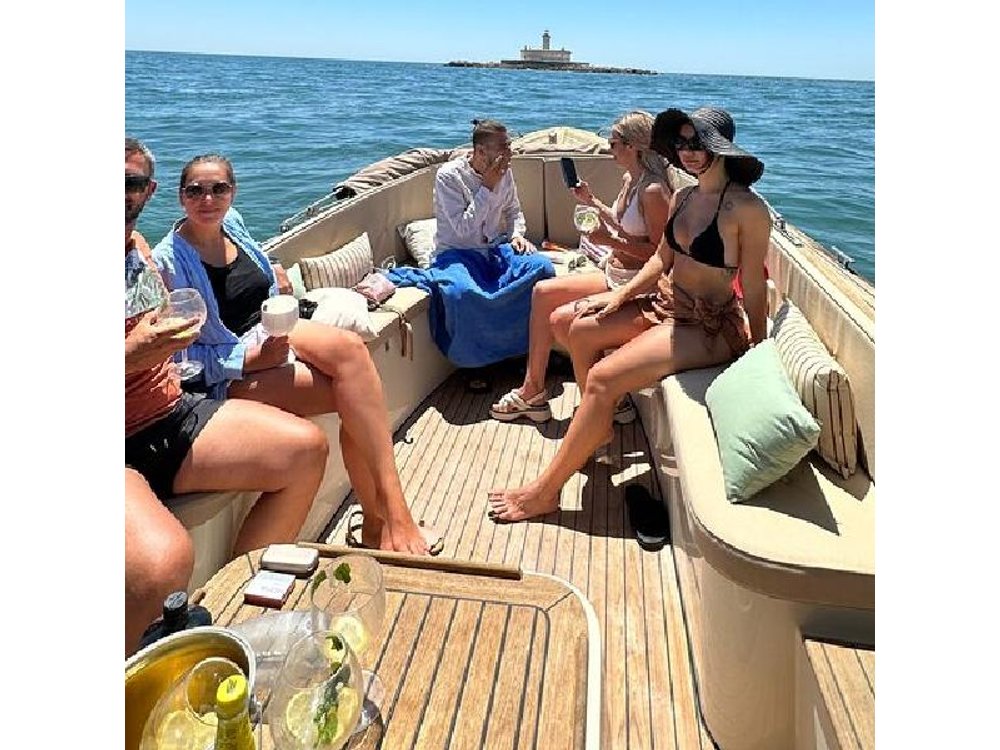 Lisbon Premium Cozy Boat with Pizza & Open Bar