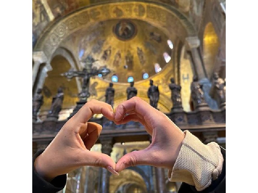 Skip-the-Line Venice Private Tour Including St Mark Doges Palace & Gondola Ride