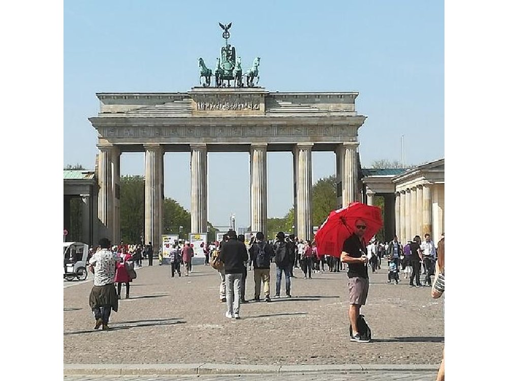 Berlin-Highlights-and-Rickshaw with Guide (Din EN 15565)