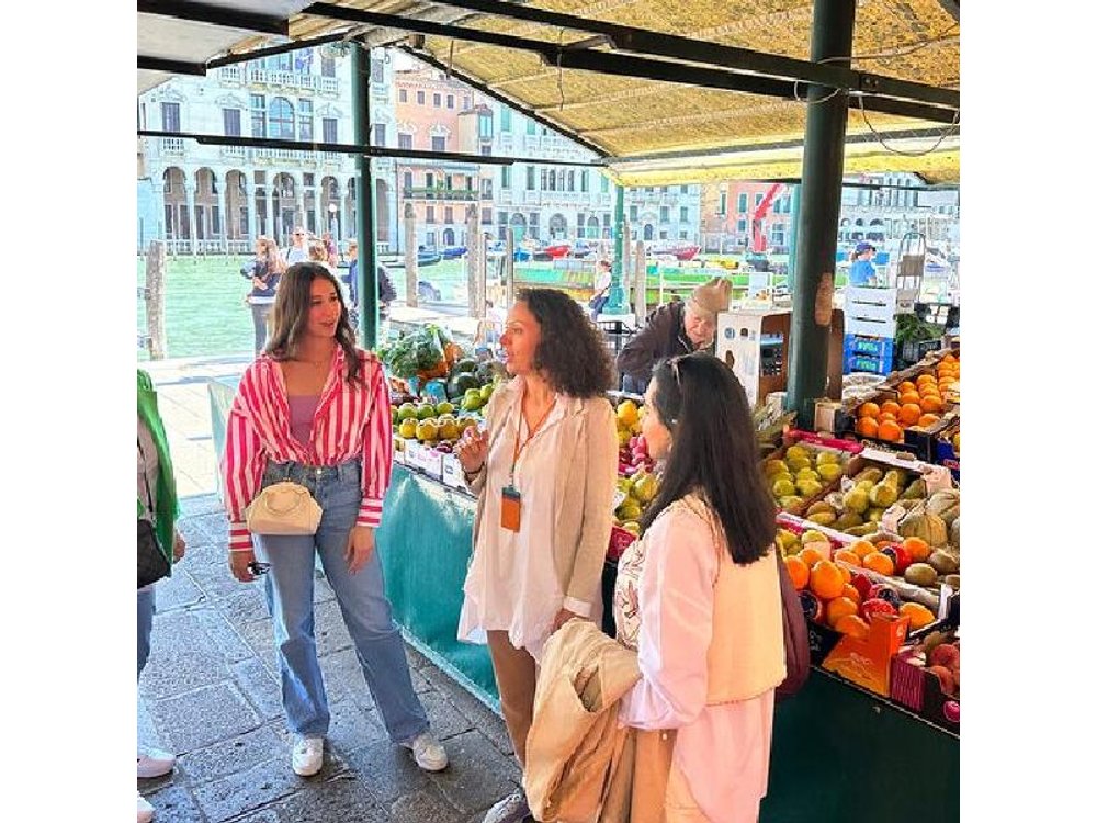 Rialto Market Food Tour: Wine Tasting and Sightseeing in Venice
