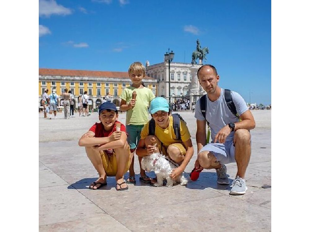 Lisbon Private Family Tour Castle Visit , Local Tastings & Games