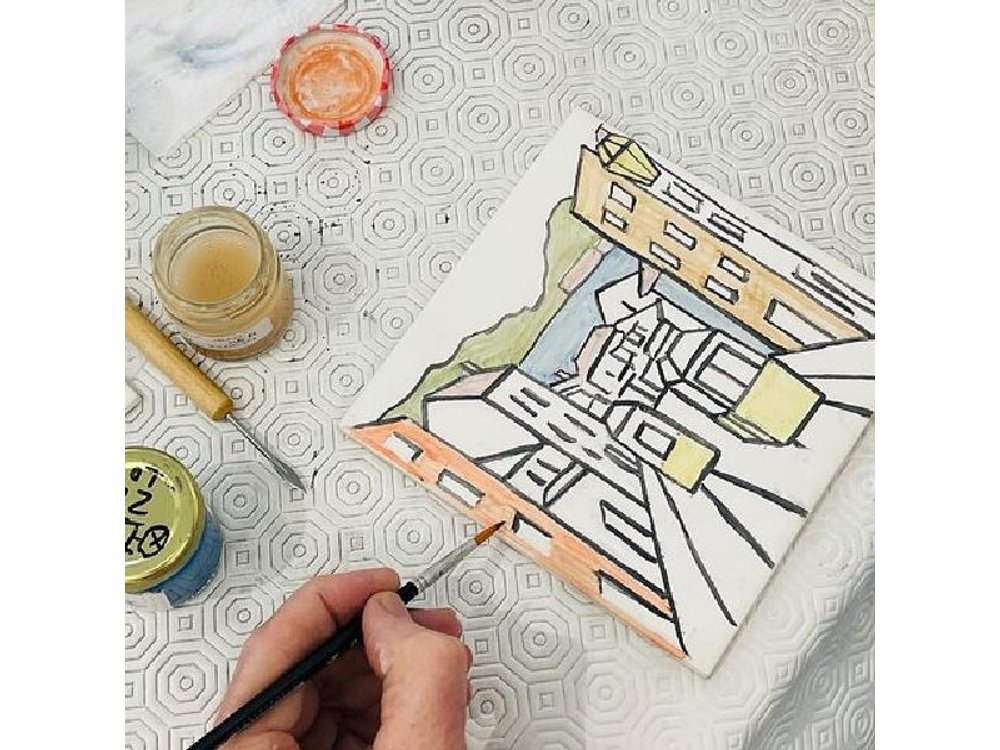 Paint tiles and create unique pieces in an art gallery in Lisbon