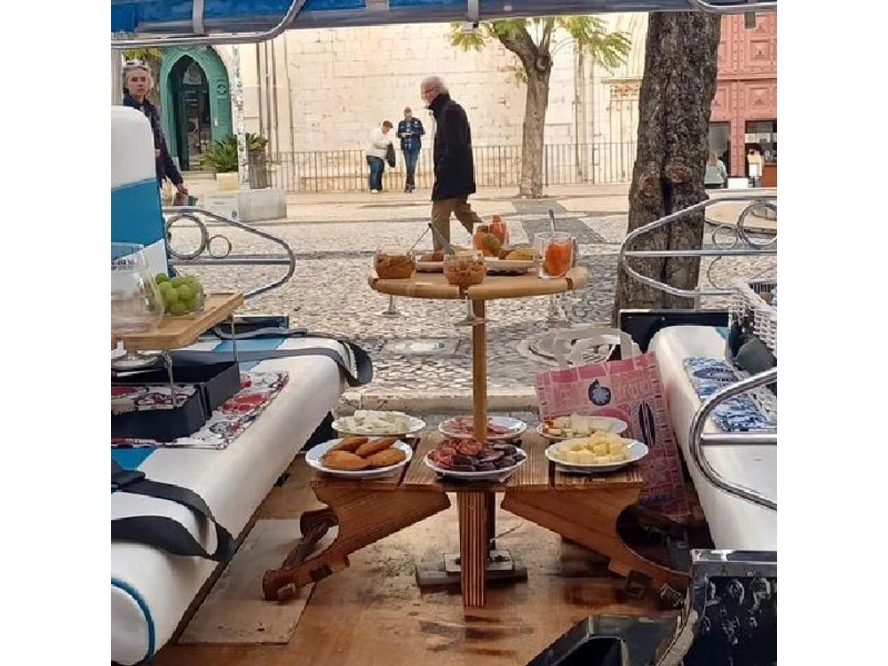 Private tapas tuk tuk tour through Lisbon